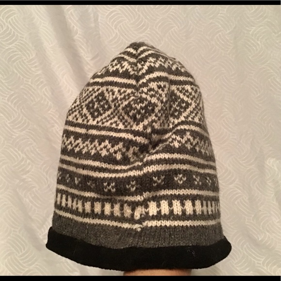 Weatherproof beanie, EUC, grey & cream print - Picture 6 of 7
